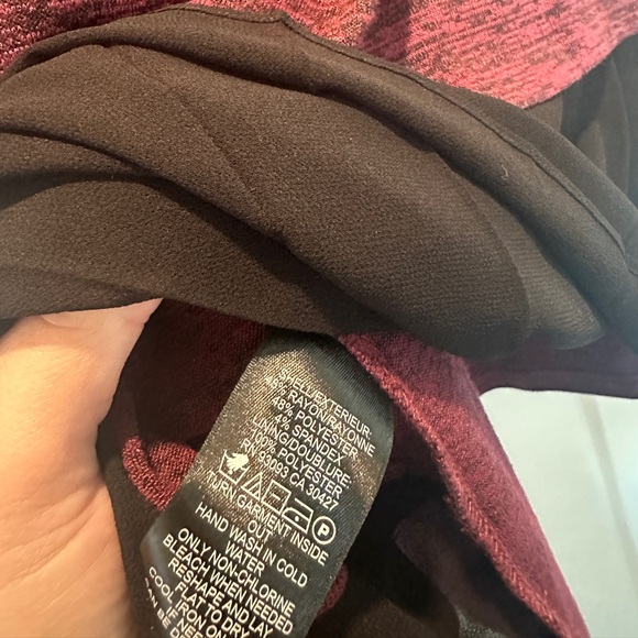 Nic+Zoe v-neck burgundy with black on back - great condition - size L - Picture 6 of 6